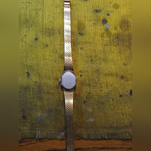 Vintage Waltham Diamond Quartz Women's Watch - Picture 9 of 9